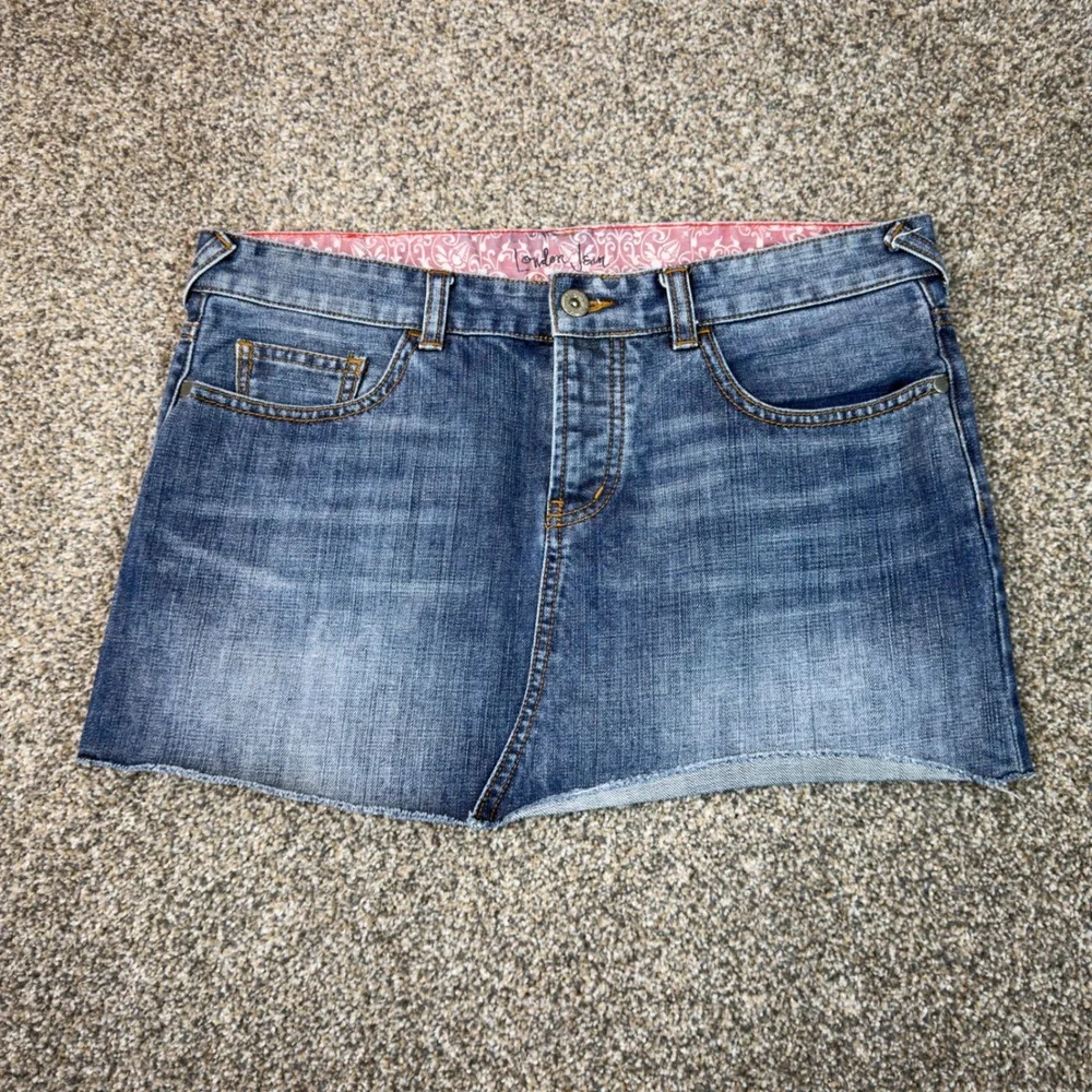 London Jean Denim Mini Skirt Womens 6 Medium Wash Button Fly Raw Hem Cotton Y2K